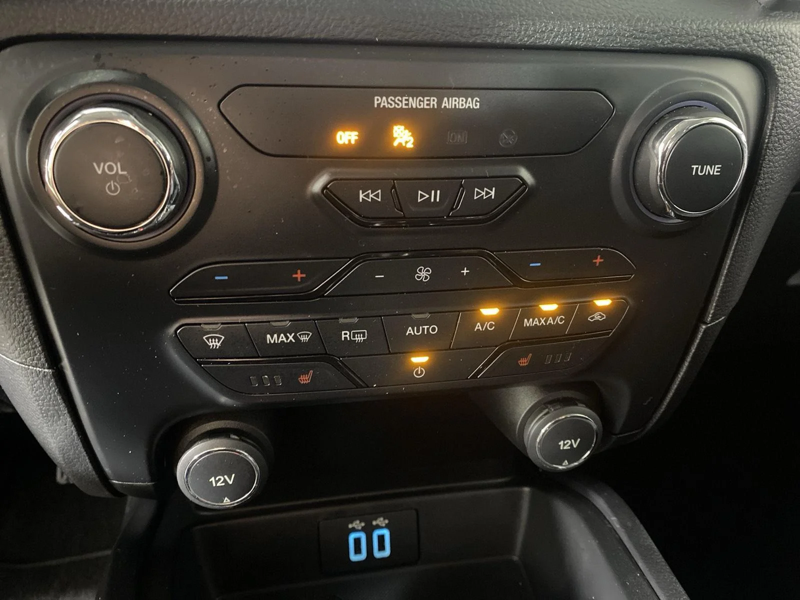 Used 2019 Magnetic Ford LARIAT image 29