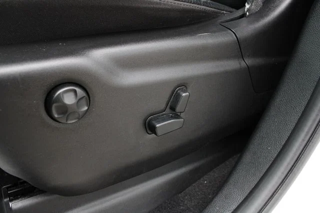 Used 2021 White Jeep Limited image 3