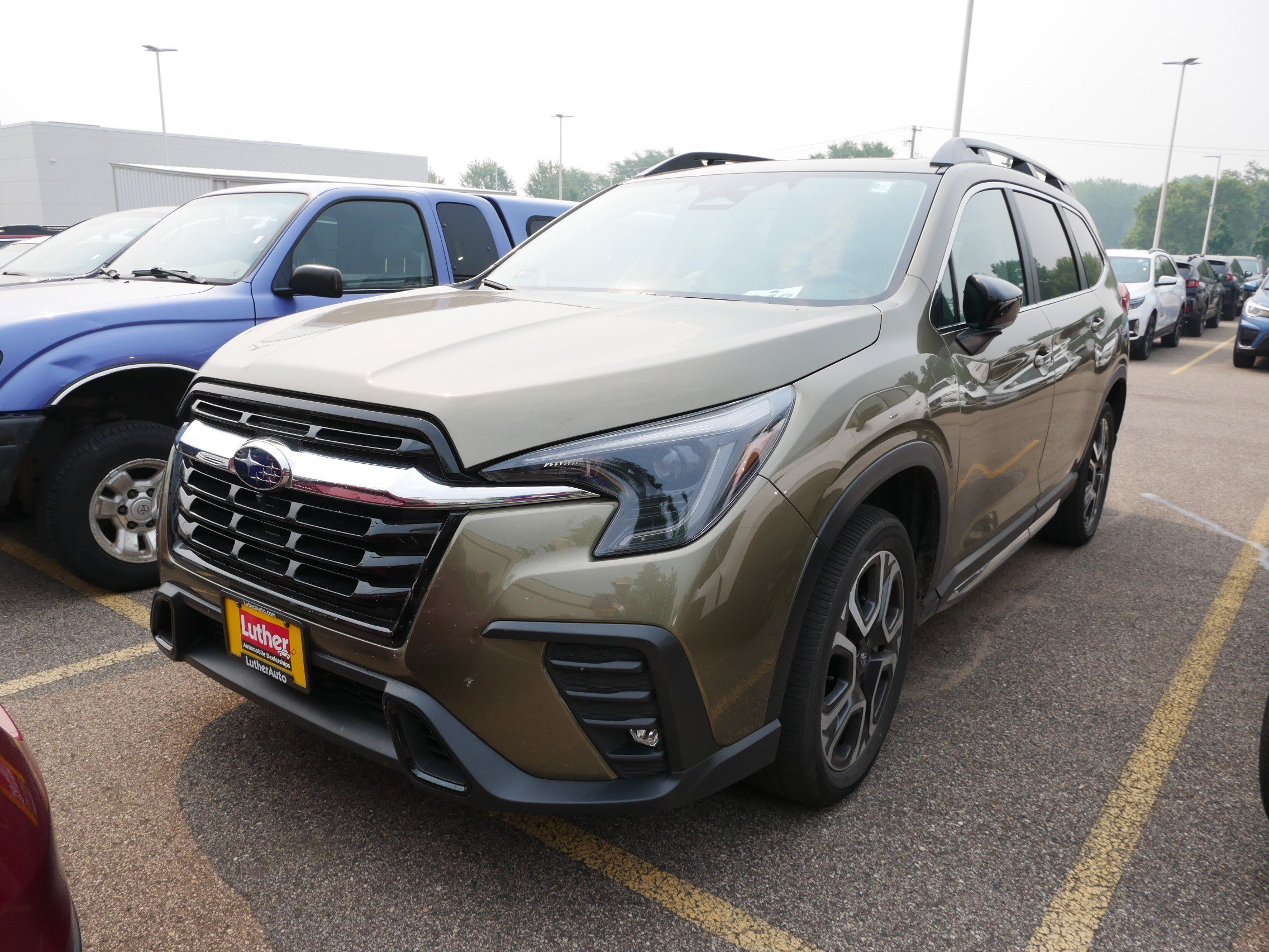 Used 2025 Autumn Green Metallic Subaru Limited image 2