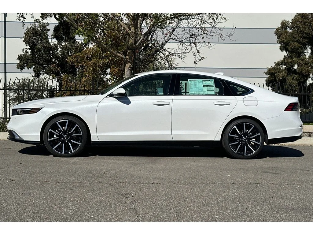 New 2026 Platinum White Pearl Honda Touring image 8