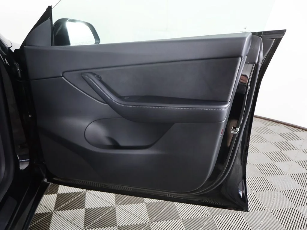 Used 2021 Black Tesla Long Range image 32