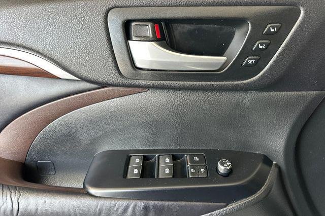 Certified Used 2016 BLIZZARD PEARL Toyota  image 14