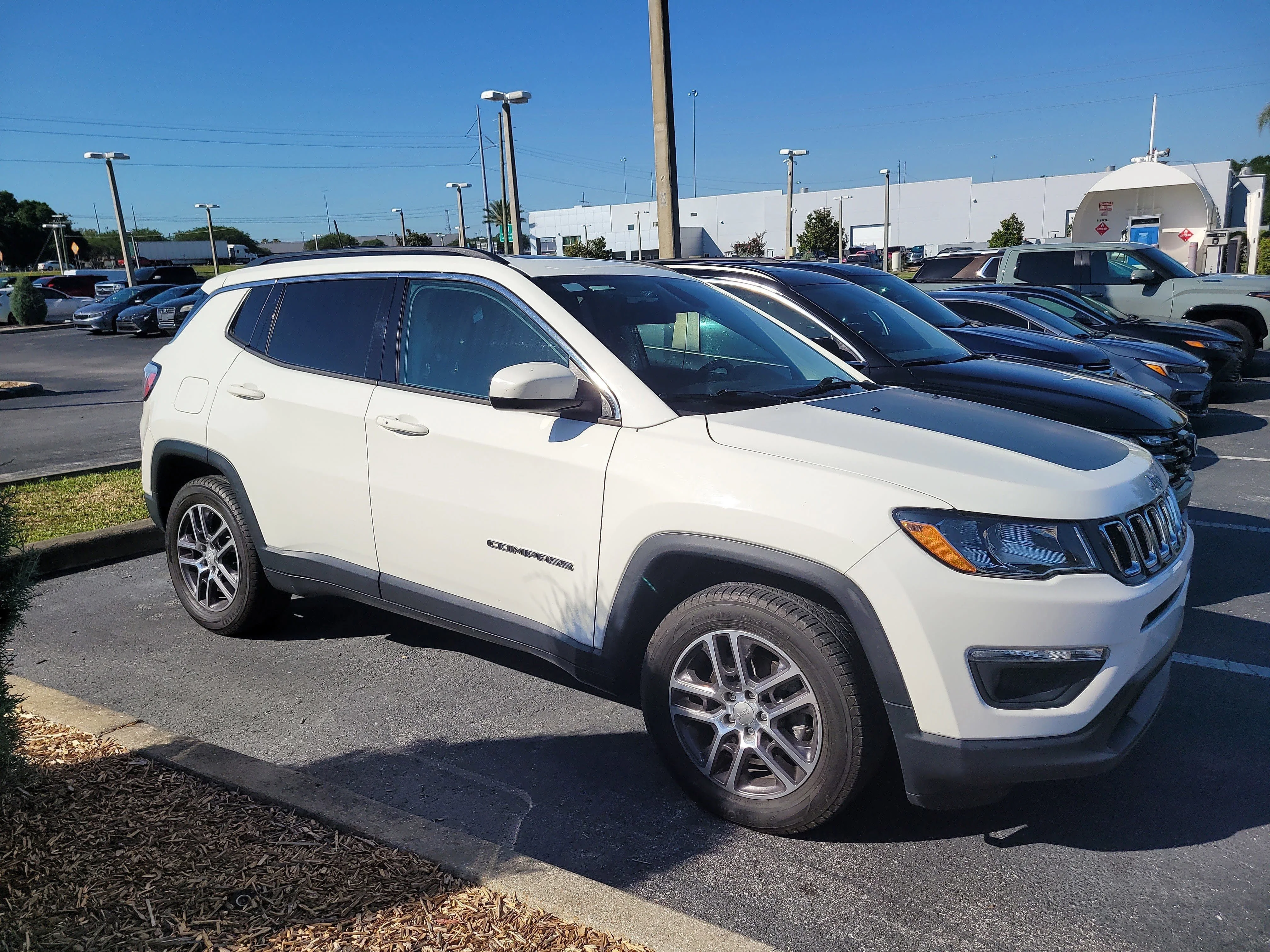 Used 2018 White Clearcoat Jeep Latitude image 7