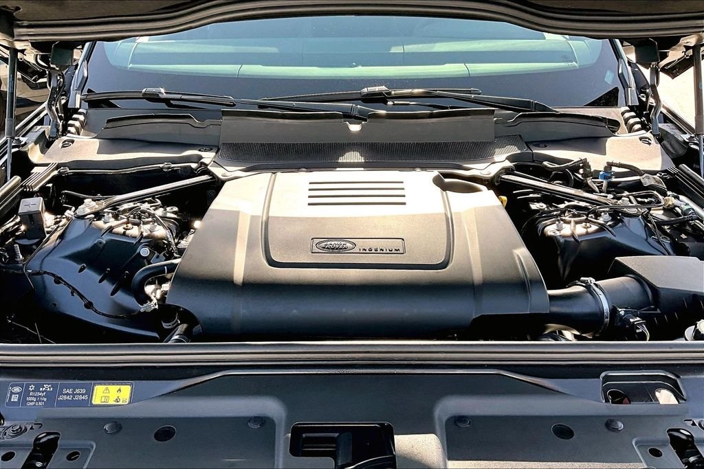 New 2026 CARPATHIAN GREY Land Rover S image 13