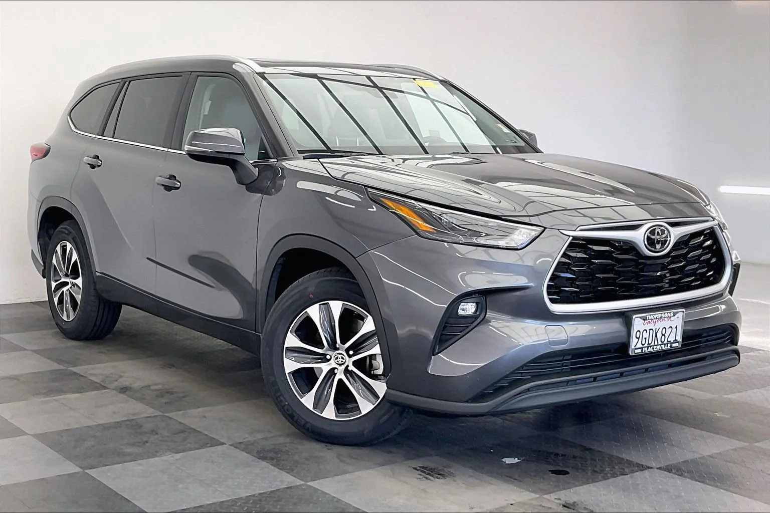 2023 Toyota Highlander XLE FWD's photo