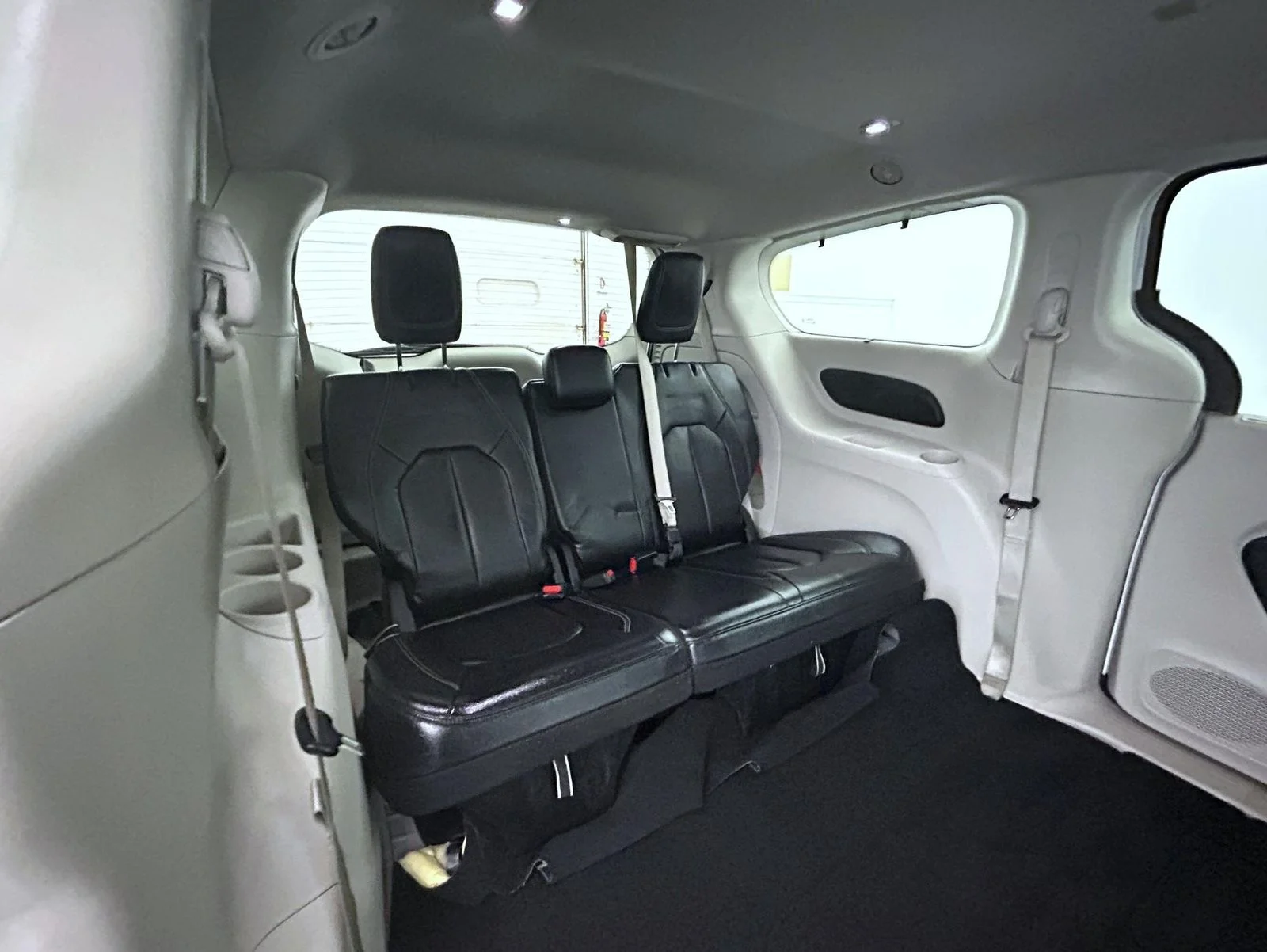 Used 2022 White Chrysler Touring L image 17
