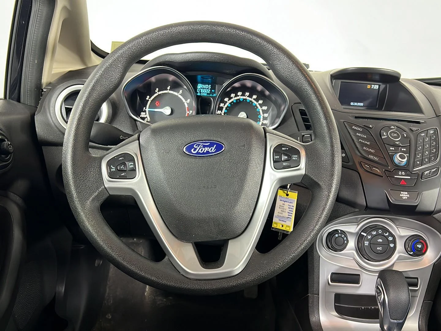 Used 2019 Shadow Black Ford SE image 13