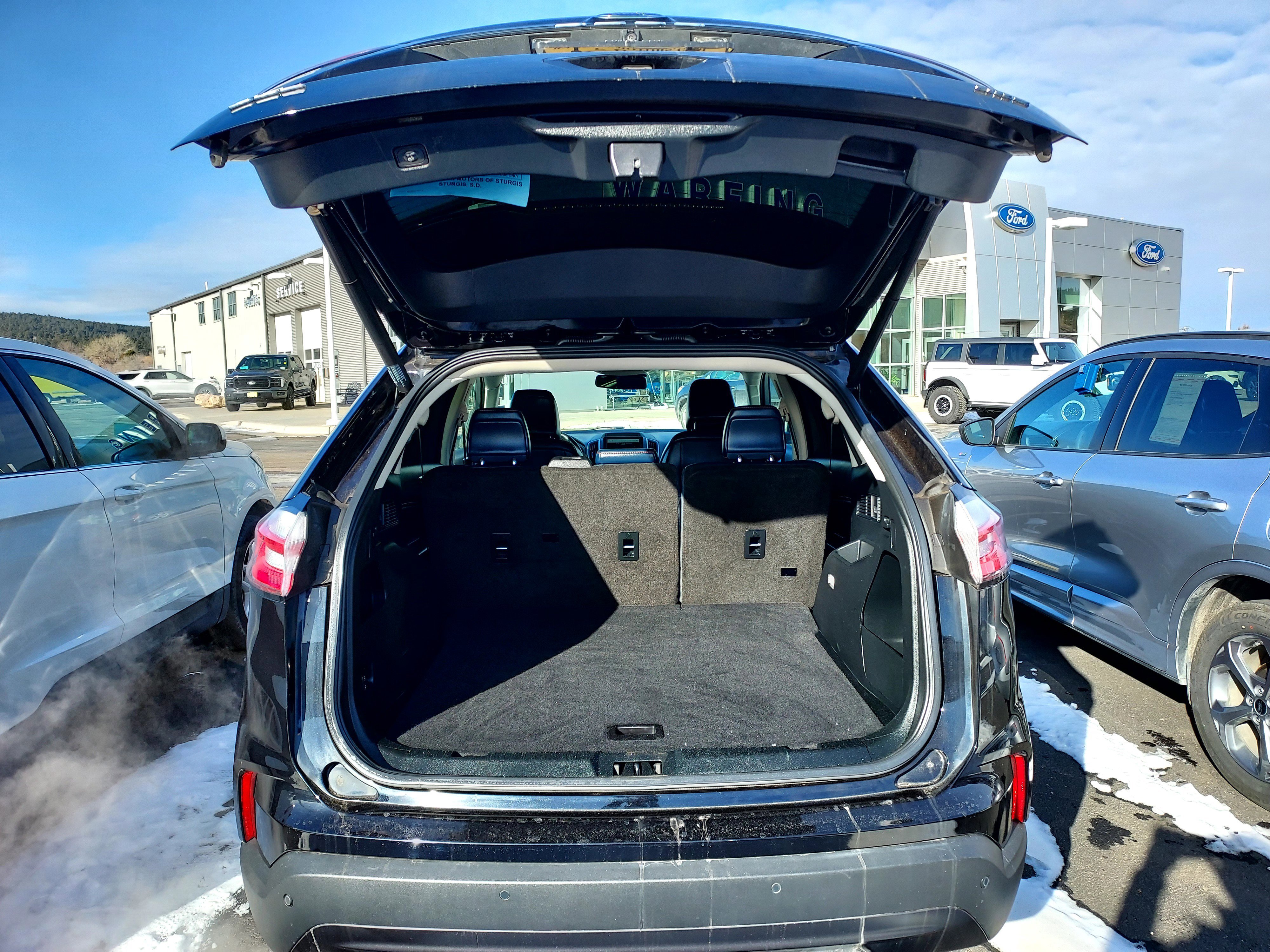 Used 2022 Black Ford SEL image 5