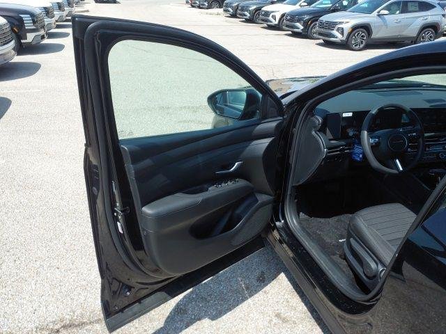 New 2026 Phantom Black Hyundai SE image 31