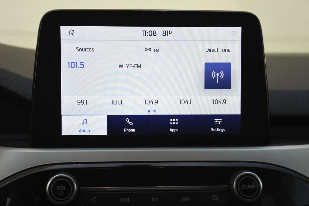 Used 2022 White Ford SE image 14