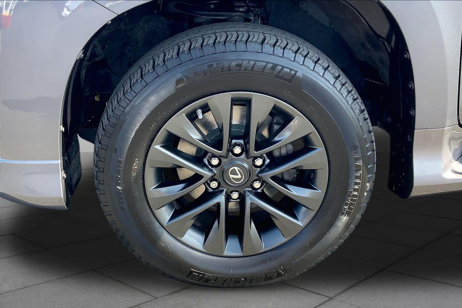 Used 2022 Nebula Gray Pearl Lexus Premium image 11