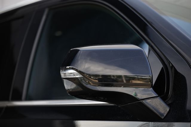 Used 2022 Black Chevrolet High Country image 3
