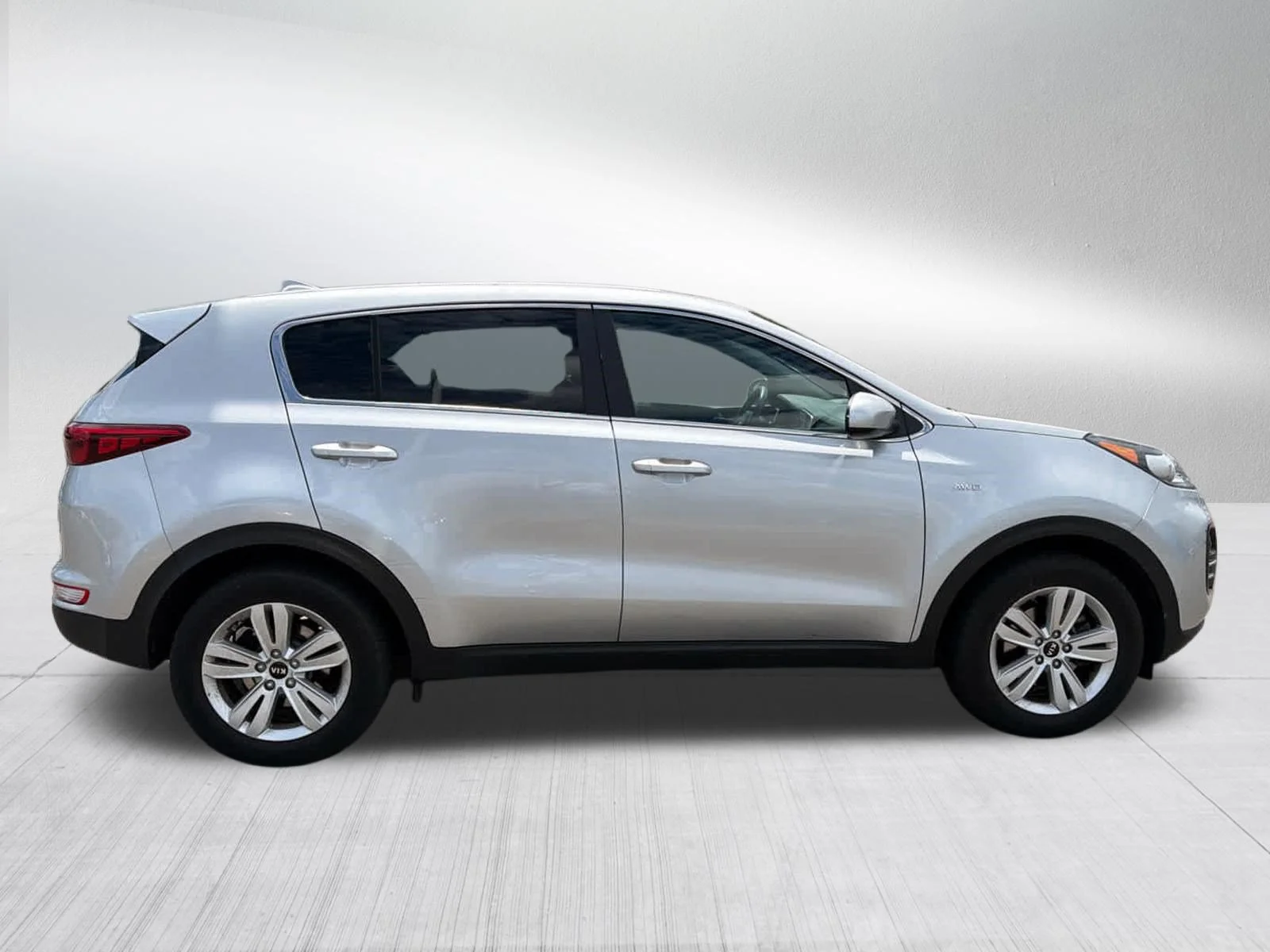 Used 2019 Sparkling Silver Kia LX image 4