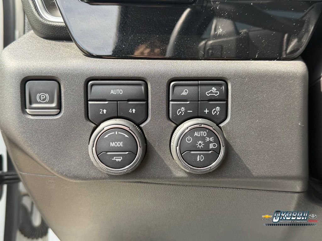 Used 2022 White Chevrolet RST image 16