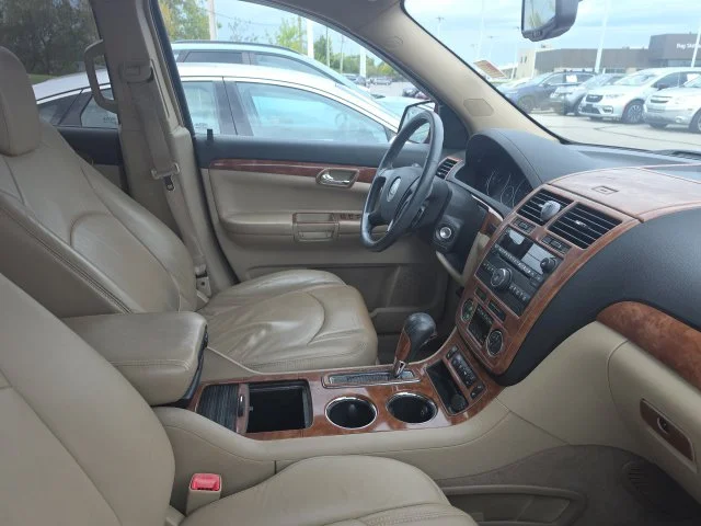Used 2009 Red Jewel Tintcoat Saturn XR image 4
