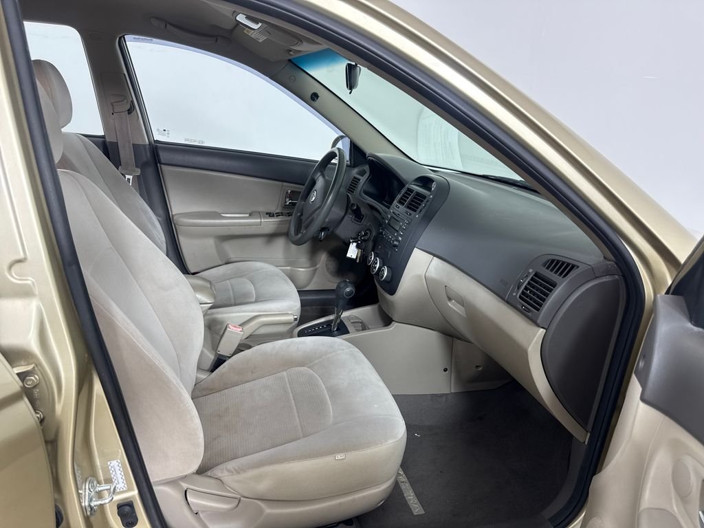 Used 2009 Gold Kia EX image 7