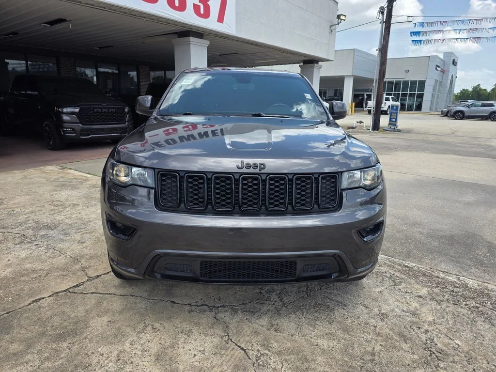 Used 2019 Gray Jeep Altitude image 11