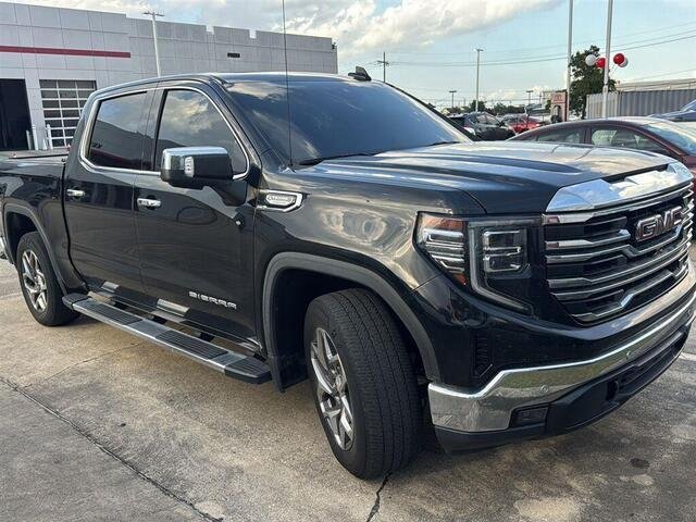 Used 2022 Onyx Black GMC SLT image 2