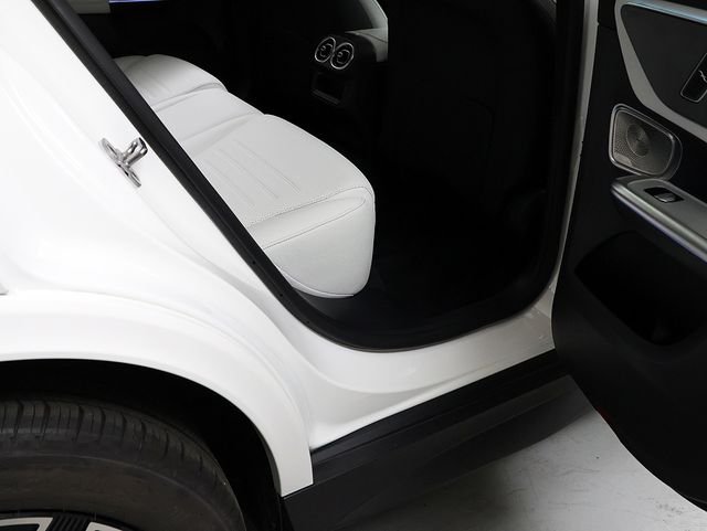 Certified Used 2026 Polar White Mercedes-Benz GLC 300 image 31