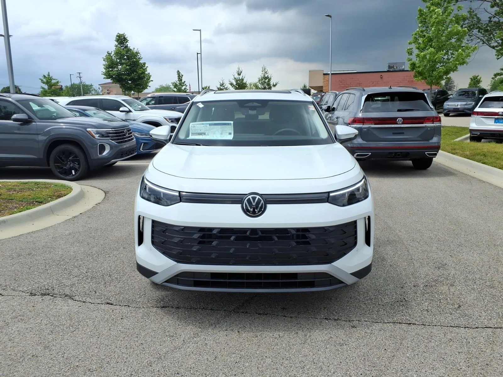 New 2026 Pure White Volkswagen 2.0T SE image 2