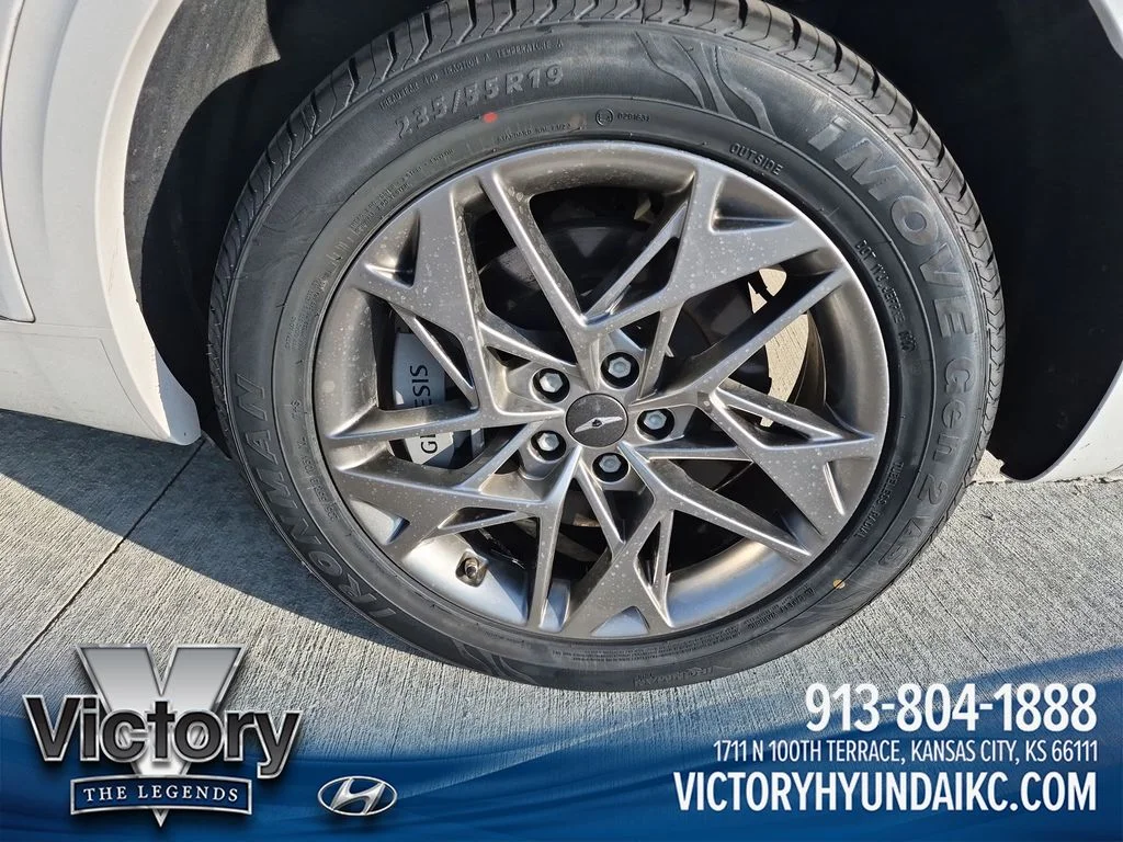 Used 2025 White Genesis 2.5T image 28