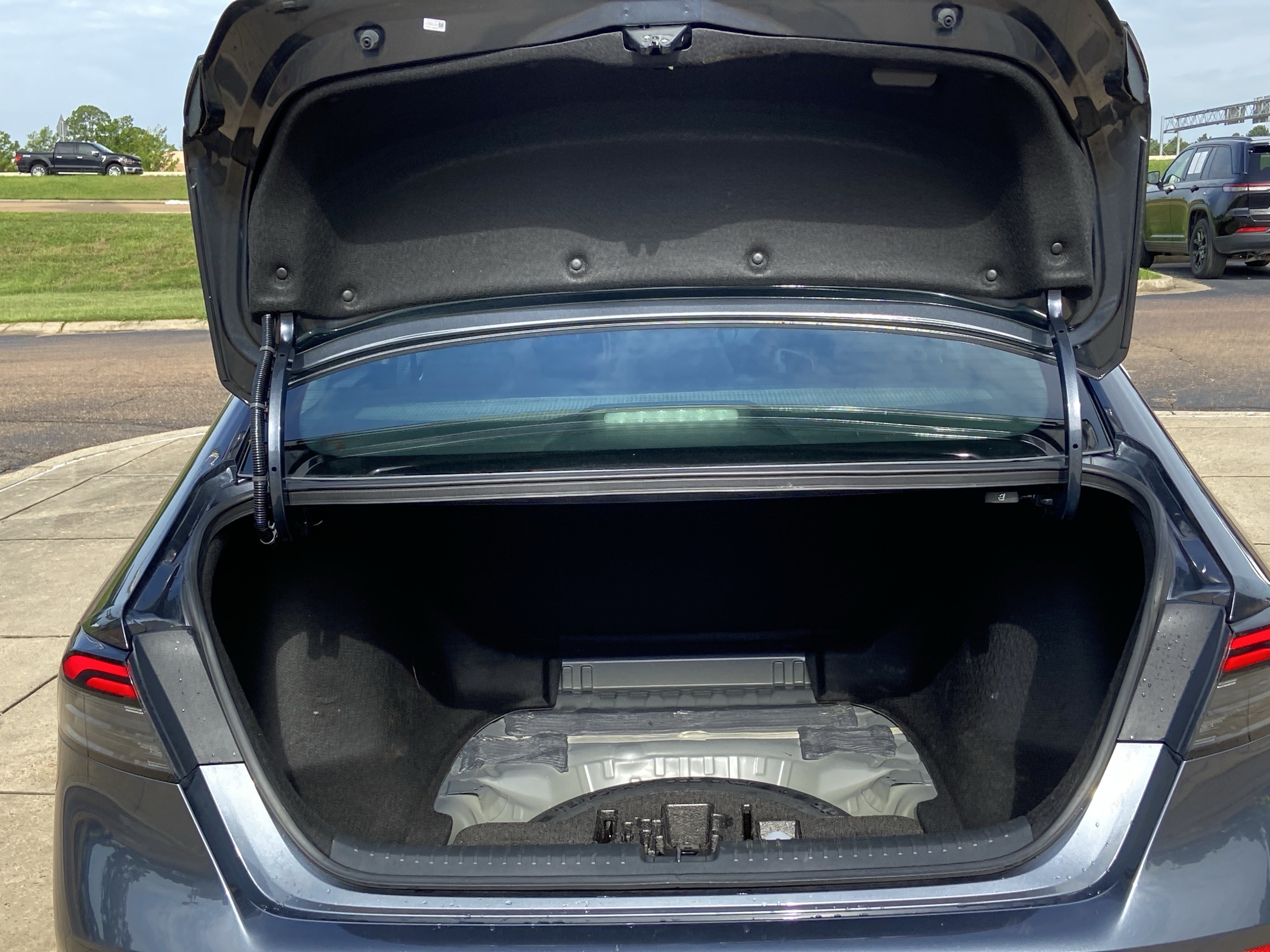 Used 2024 Meteorite Gray Metallic Honda LX image 26