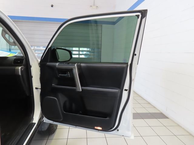 Used 2018 White Toyota SR5 Premium image 27