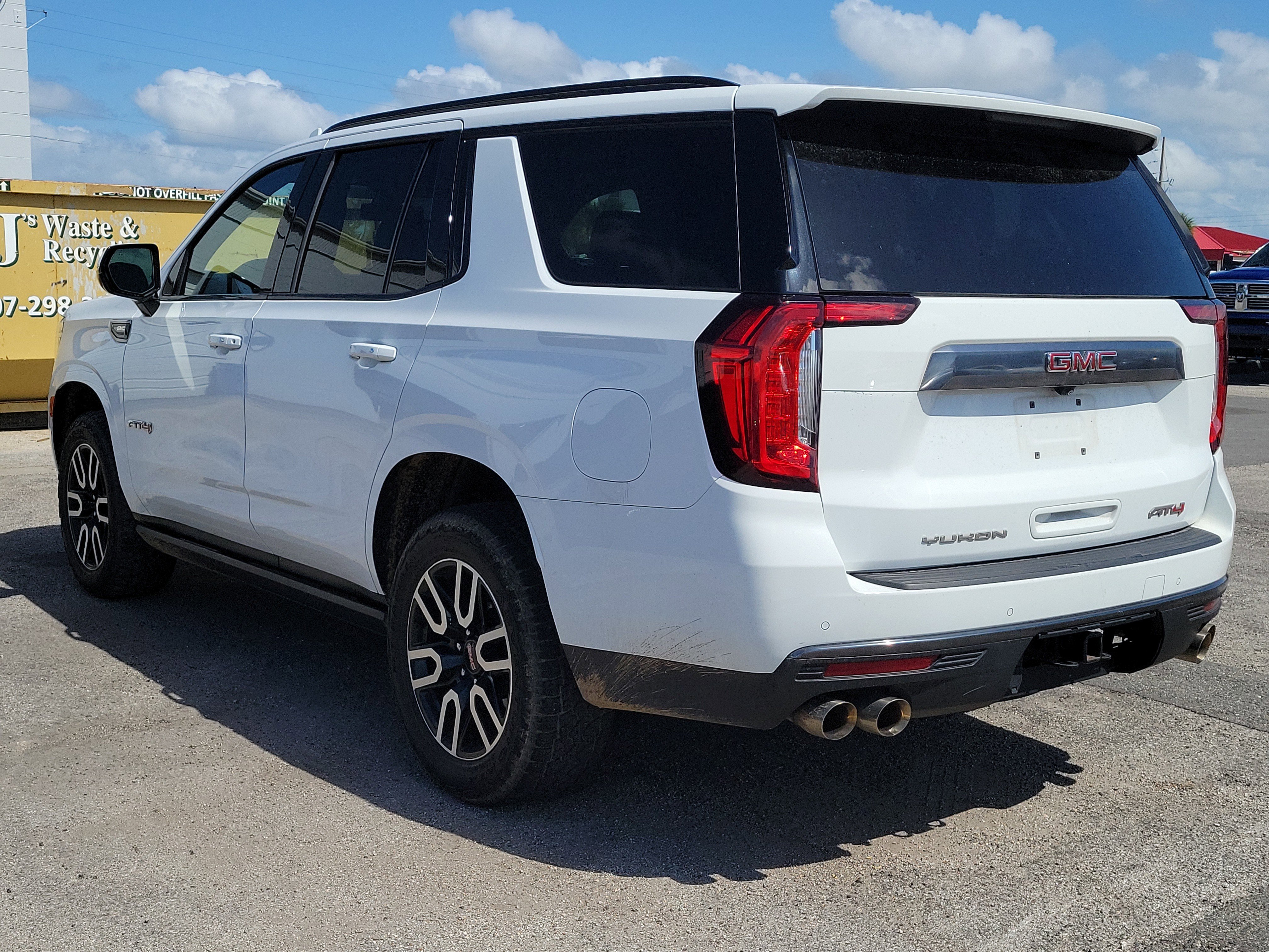 Used 2022  GMC AT4 image 4