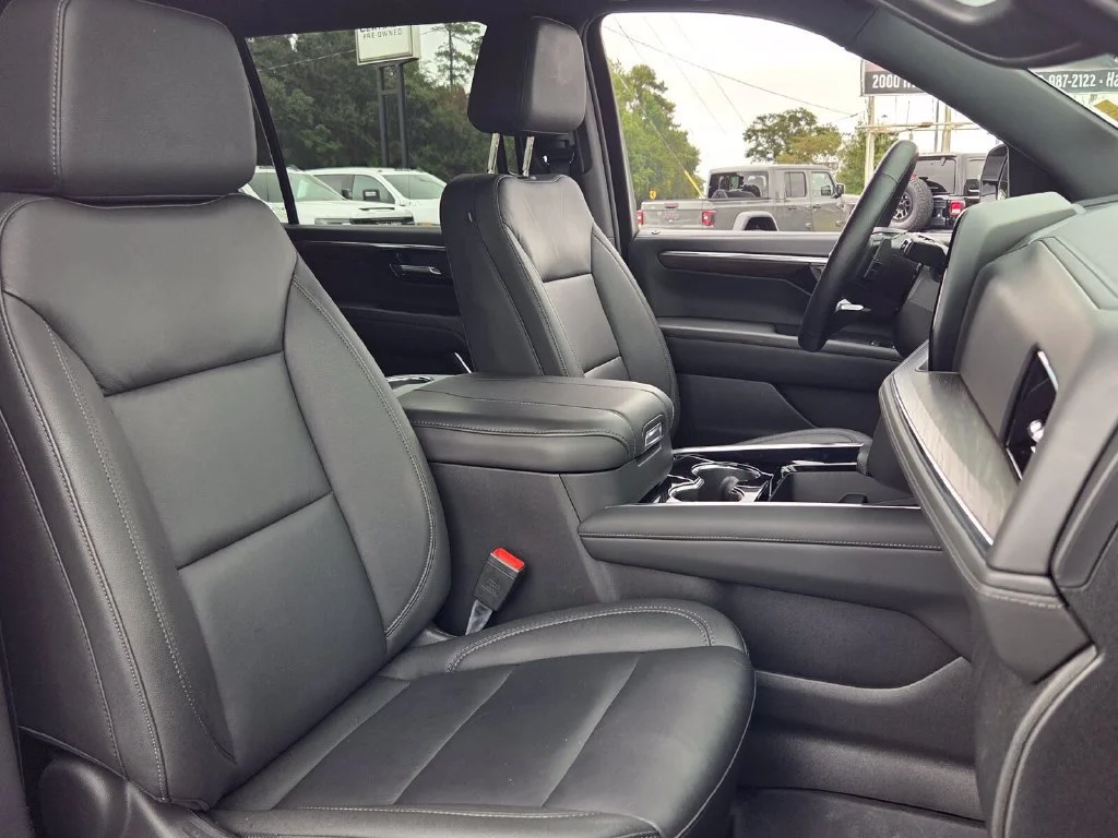 Used 2026 Summit White Chevrolet LT image 18