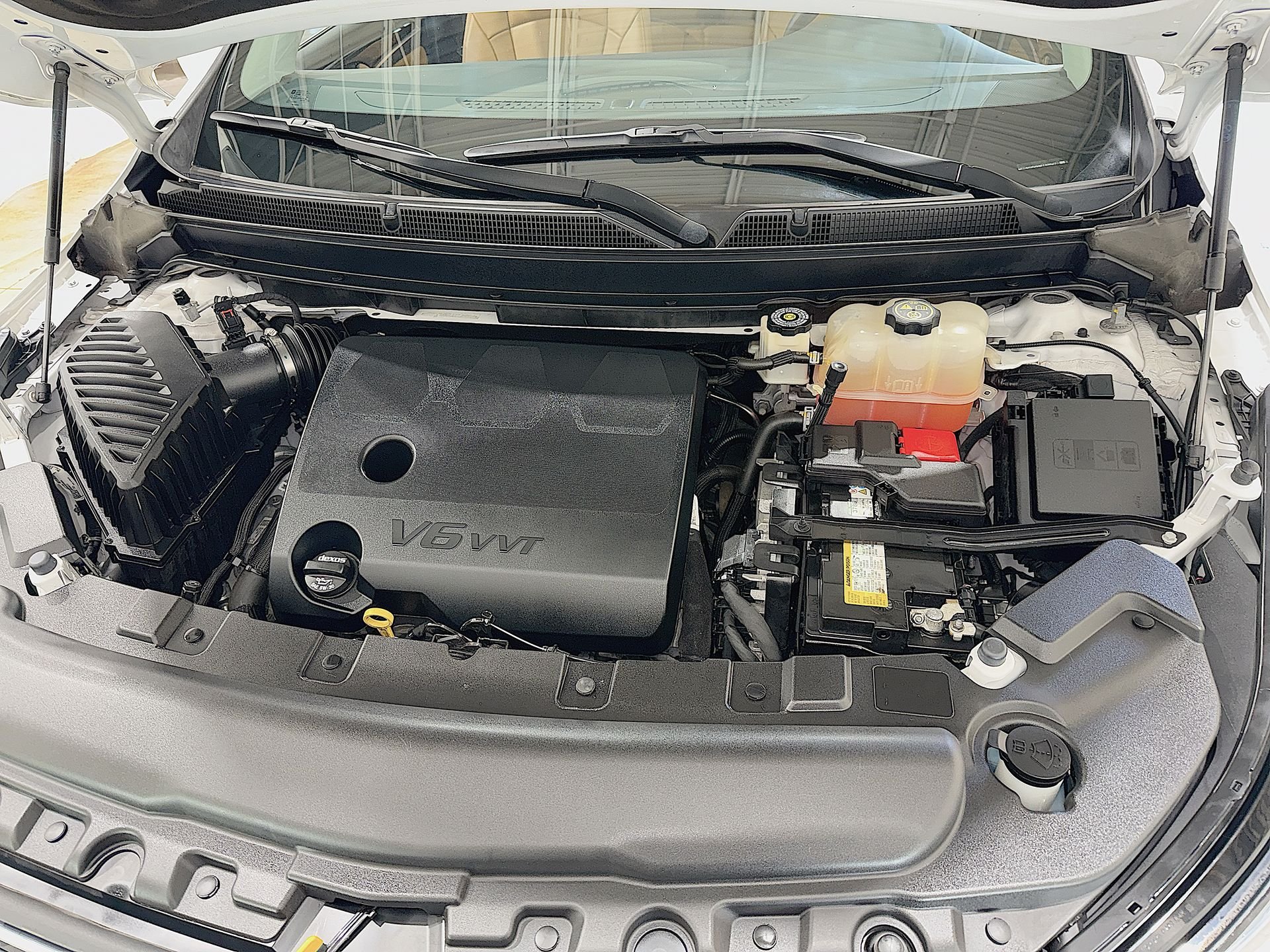 Used 2018 White Frost Tricoat Buick Essence image 28