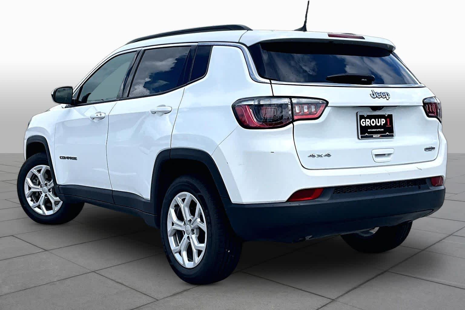 Used 2024 Bright White Clearcoat Jeep Latitude image 12