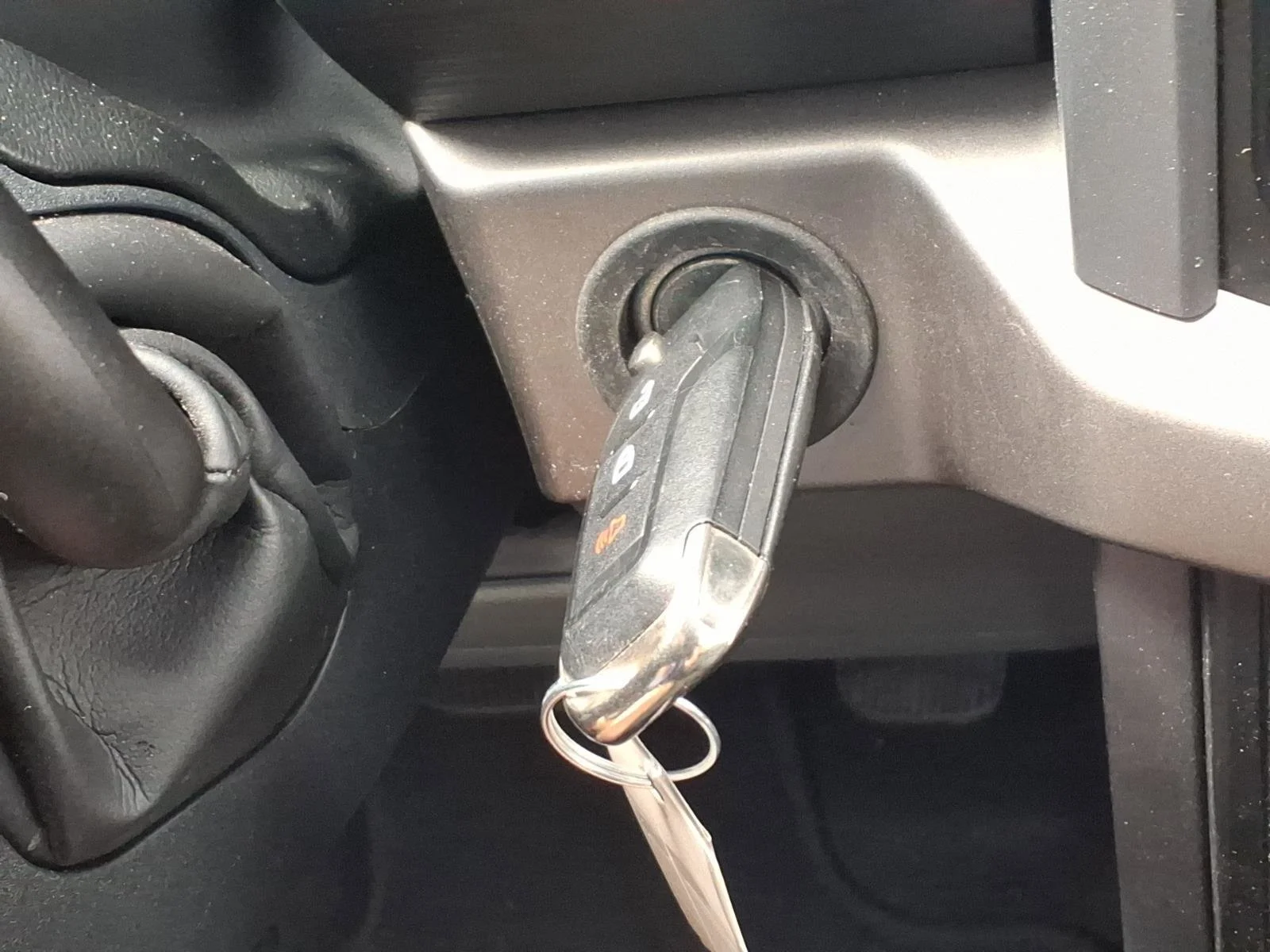 Used 2025 Gray Metallic Ford XLT image 16
