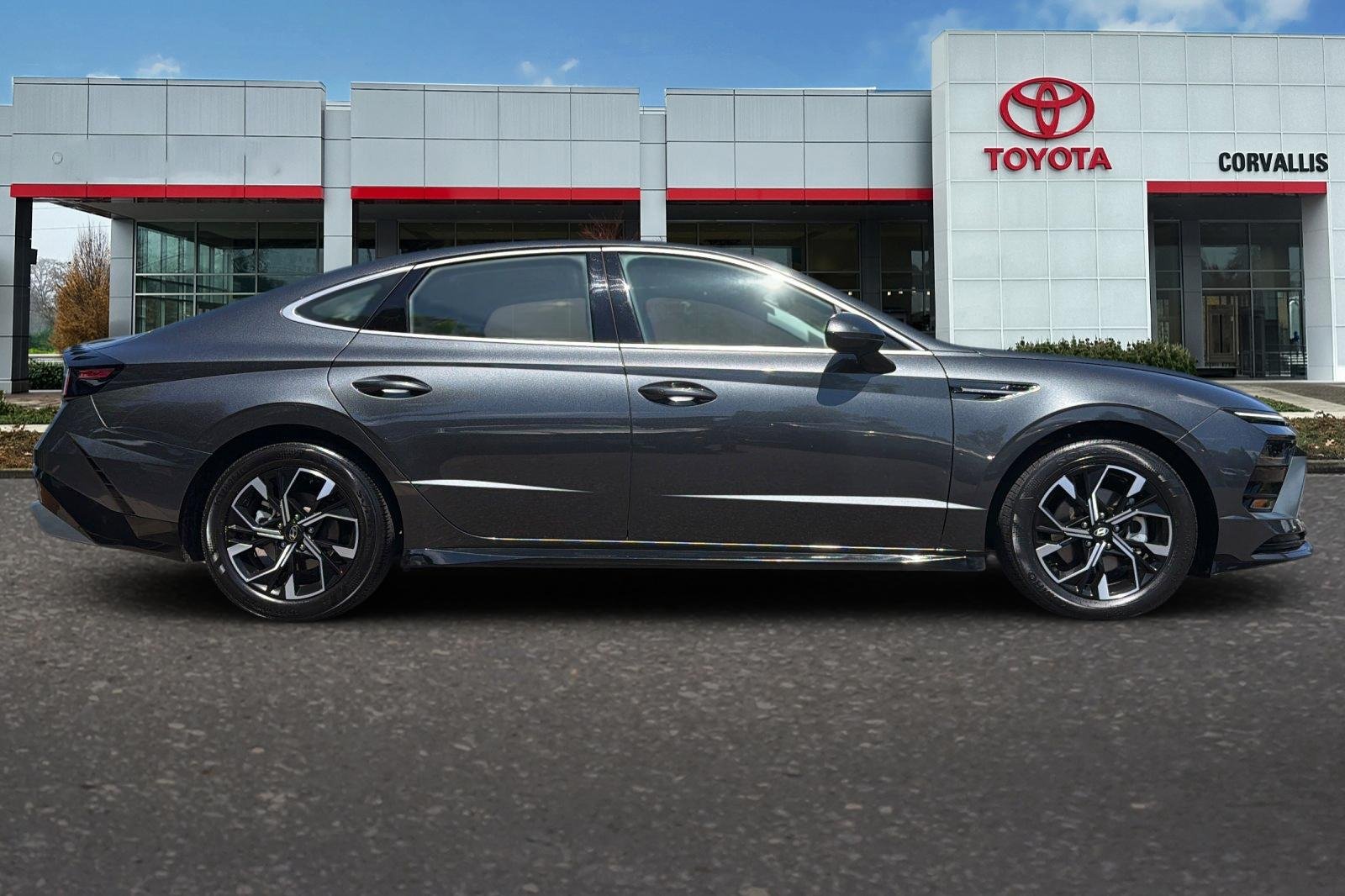 Used 2025 Portofino Gray Hyundai SEL image 3