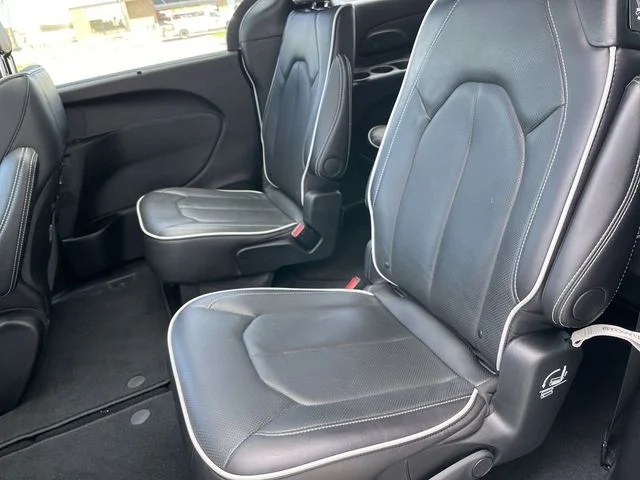 Used 2026 White Chrysler Limited image 23