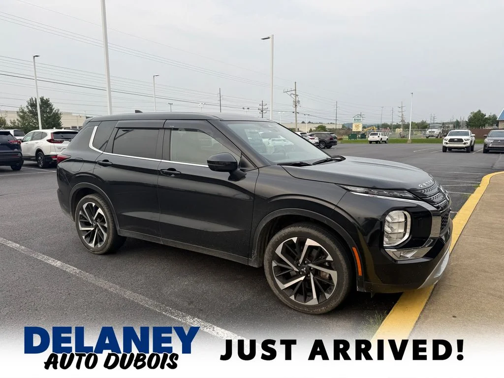Used 2023  Mitsubishi SE image 1