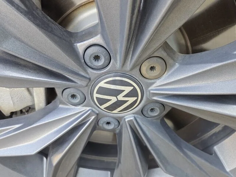 Used 2023 Platinum Gray Metallic Volkswagen SE image 6
