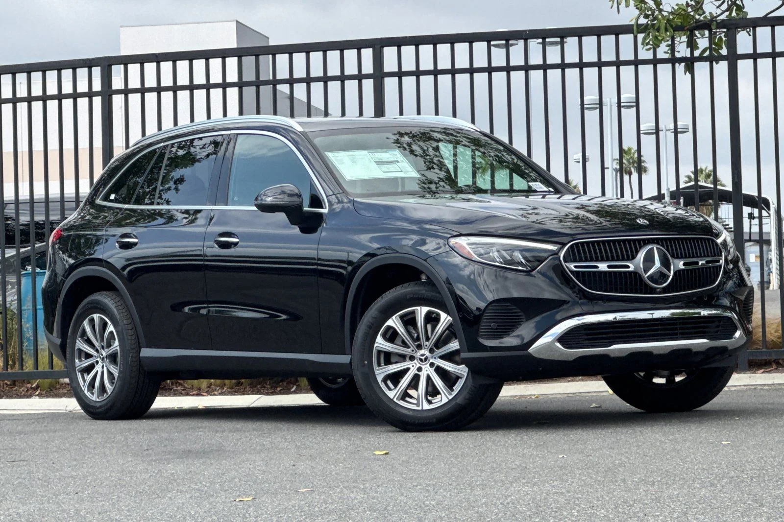 New 2026 Black Mercedes-Benz GLC 300 image 2