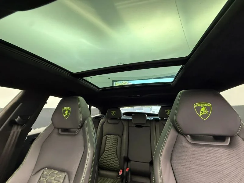Used 2022  Lamborghini Sport Utility 4D image 55