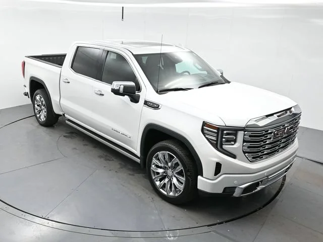 Used 2025 White Frost Tricoat GMC Denali image 32