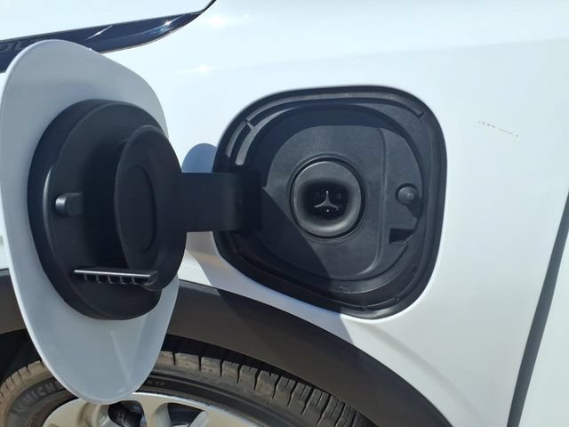 New 2027 Summit White Chevrolet LT image 15