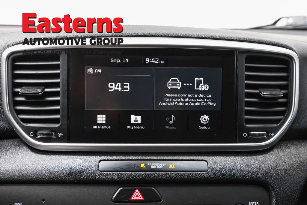 Used 2022 White Kia LX image 19
