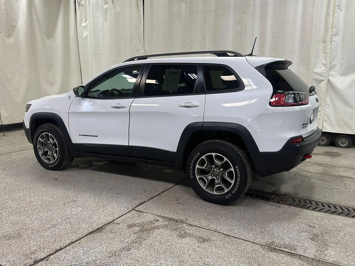 Used 2020 Bright White Clearcoat Jeep Trailhawk image 3