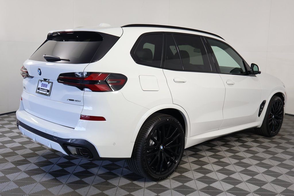 New 2026 Alpine White BMW xDrive40i image 2