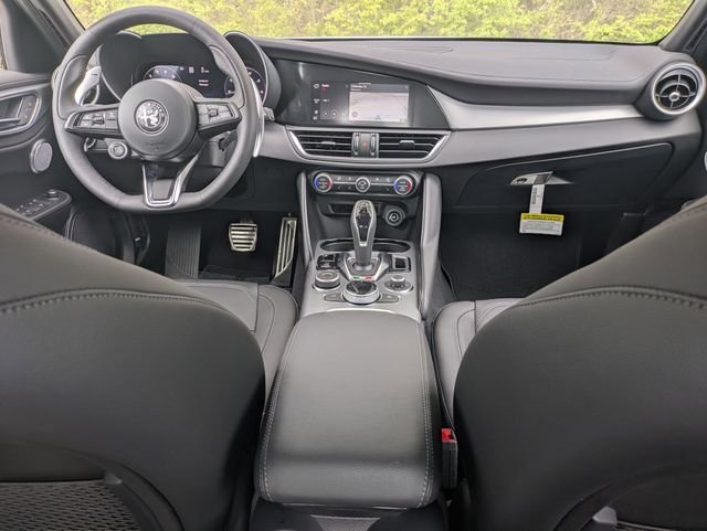 New 2025 Milano White Exterior Paint Alfa Romeo Base image 18