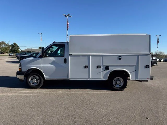 New 2026 Summit White Chevrolet 1WT image 6