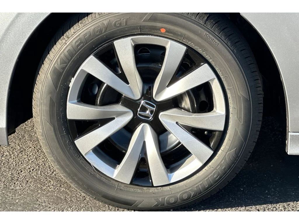 New 2026 Solar Silver Metallic Honda LX image 31