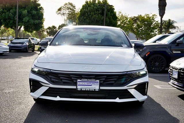 Used 2026 White Hyundai SEL Sport image 4