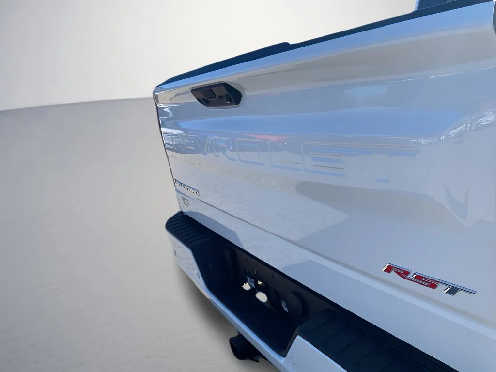 New 2026 White Chevrolet RST image 37