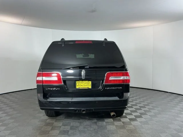 Used 2011 Black Lincoln Base image 5
