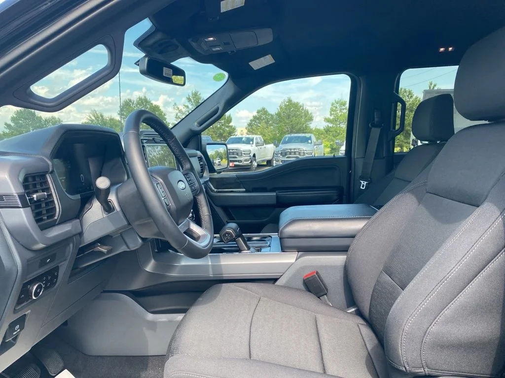 New 2026 Agate Black Metallic Ford XLT image 12